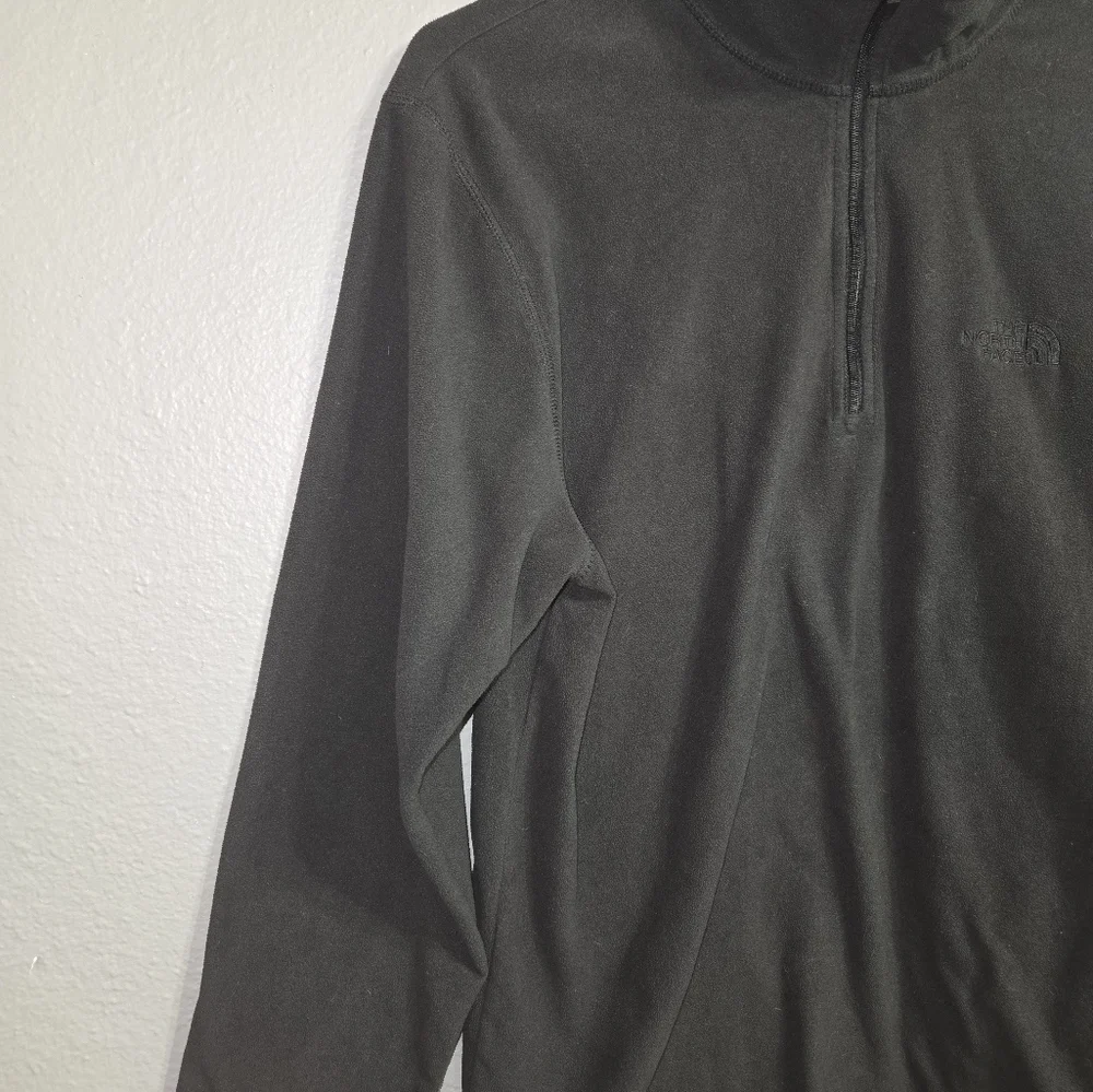 FINAL SALE! $8 The North Face TKA 100 Black Sweater Size small
